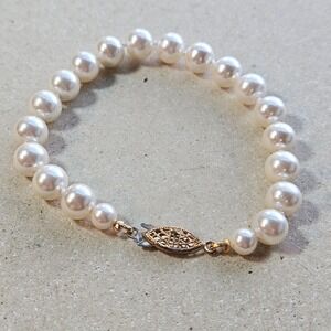 Vtg 50s 60s White Faux Pearl Strand Bracelet Gold Tone Filigree Fishhook Clasp